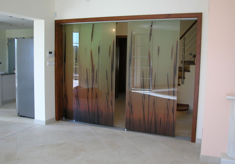 Skleněná zástěna